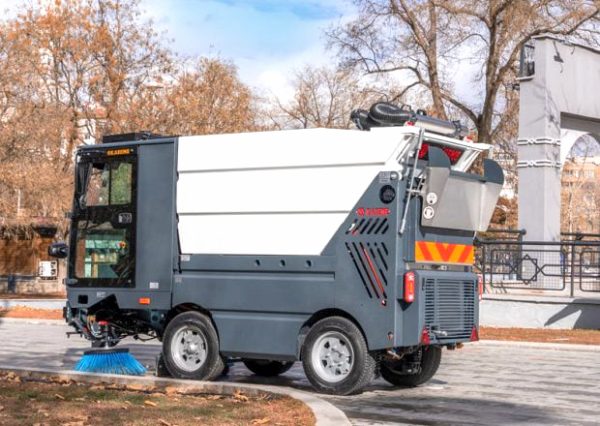 Compact Street Sweeper AGA 2100 - Image 5